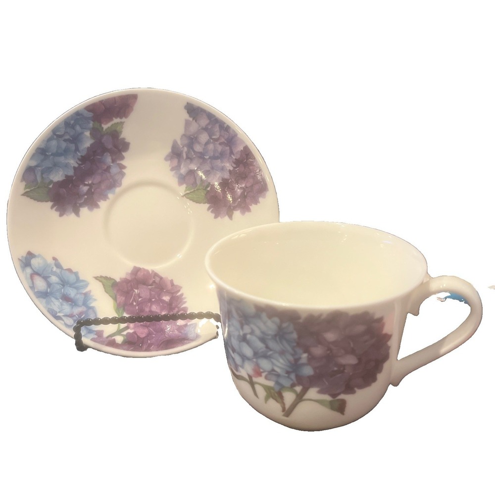 NEW-Roy Kirkham Hydrangeas Flower Tea Cup & Saucer England Fine Bone China
